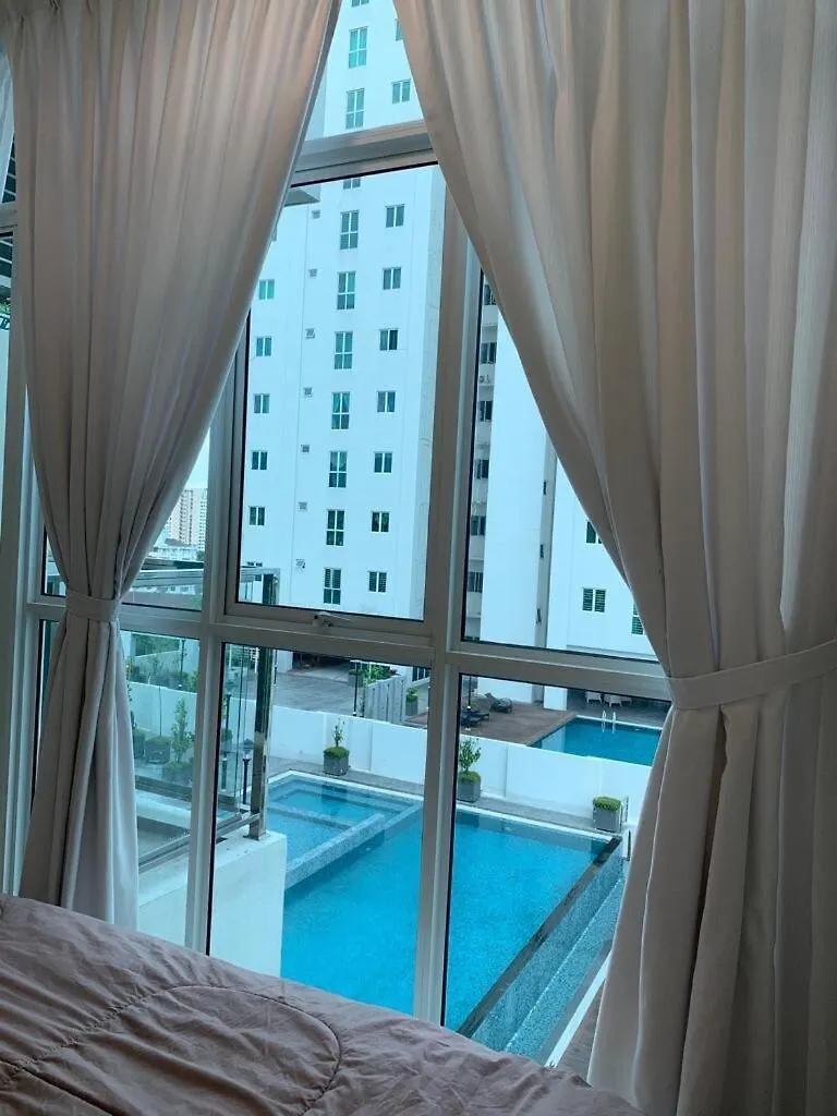 Straits Garden Suites Jelutong Apartment