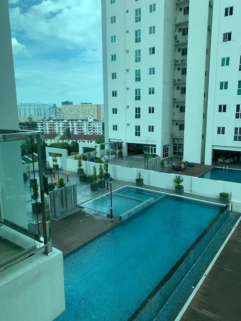 Straits Garden Suites Jelutong